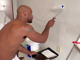 Rio de Janeiro painter has unprotected sex with his attractive assistant: Amateur Gay Videos