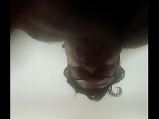 गोल-मटोल आदमी खुद को कैमरे पर फिजी से: स्नानघर समलैंगिक वीडियो