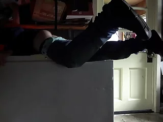 Baggy Boxer enthüllen Butt Plug während der Reparatur zu Hause: Kamera Schwule Videos