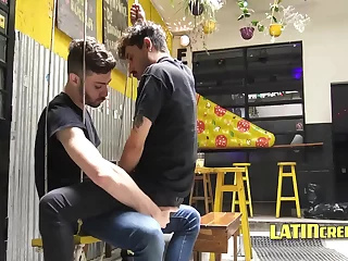 Мексиканские геи занимаются страстным грубым сексом на открытом воздухе: Экзотические Гей-видео