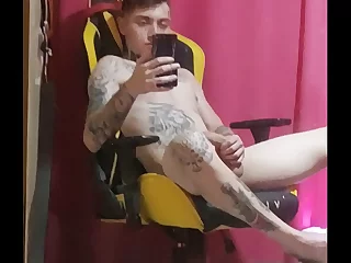 Watch me pleasure myself on webcam, but why would I want to be with an older person?: Cum Gay Videos