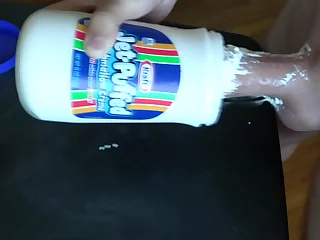 Masturbasi berbahan bakar marshmallow Soloboy menyebabkan orgasme yang intens: Mani muncrat gay video
