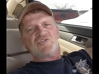 Closeup de um pau grande sendo acariciado em um carro: Big Gay Vídeos