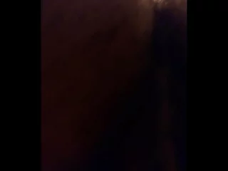 在此汇编视频中见证了对一只黑色公鸡的崇拜: 屁股崇拜同性恋视频