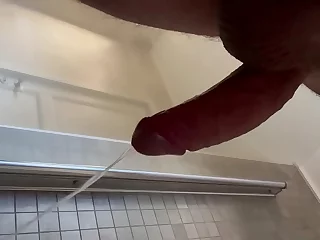 गोल्डन शावर: एक पानी के अनुभव के साथ एक बड़ा मुर्गा: बड़े लंड समलैंगिक वीडियो