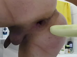 Amador caseiro sexo anal com pepino: Anal Gay Vídeos